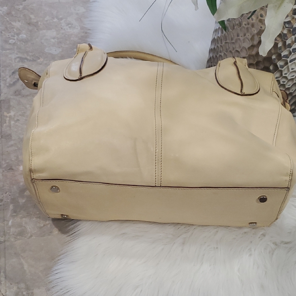 Sundance Cream Leather Shoulder Bag - Picture 5 of 13
